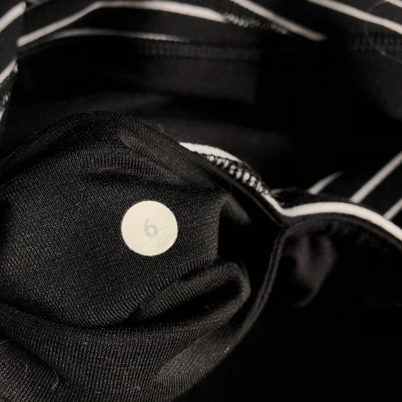 lululemon Black Capris SZ 6 - Picture 3 of 5